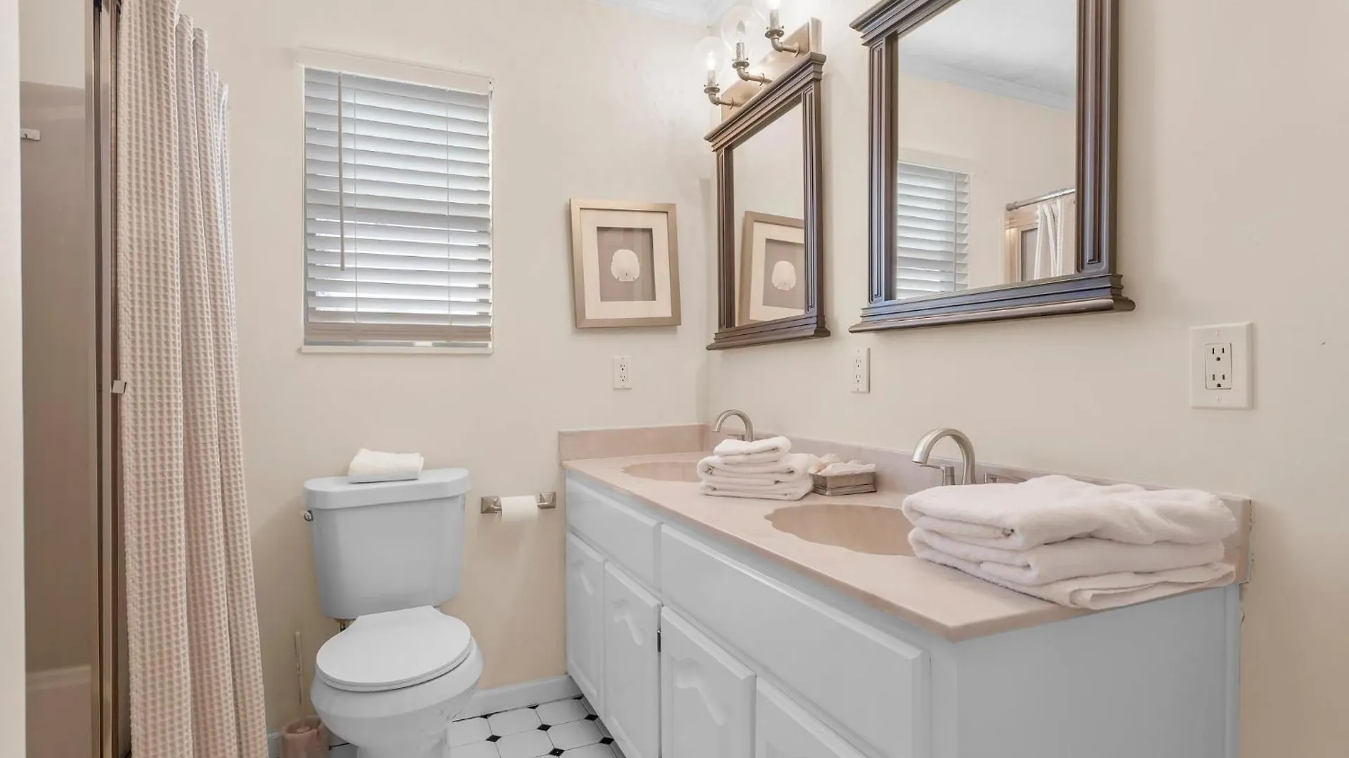 Tranquil Lagoon Beach House! Pool And Beach Nearby! By Dolce Vita Getaways! Panama City Beach