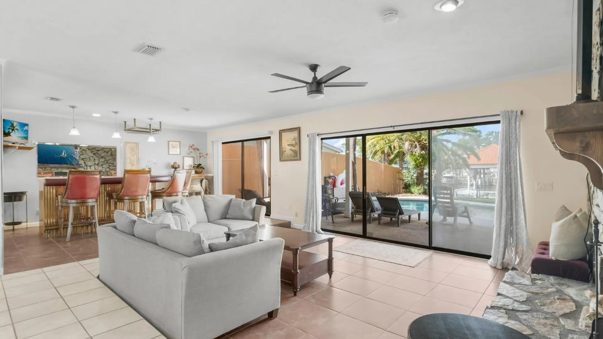 Tranquil Lagoon Beach House! Pool And Beach Nearby! By Dolce Vita Getaways! Panama City Beach Holiday home